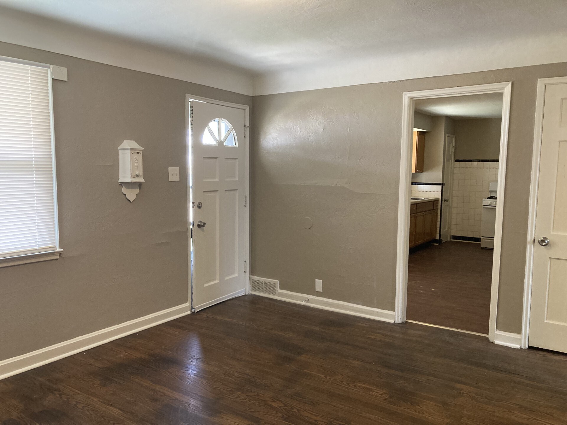 Living Room - 5614 Gatesworth Ave