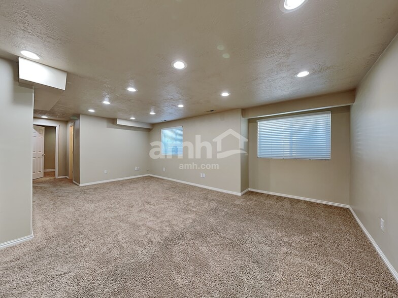 Building Photo - 1381 N 2225 W