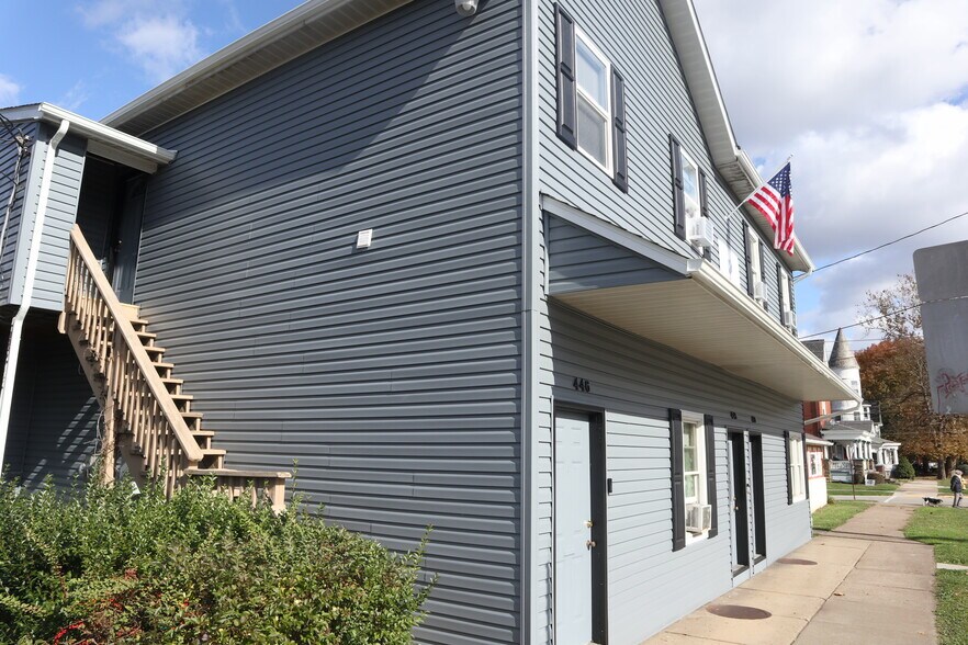 Building Photo - 442 3rd St