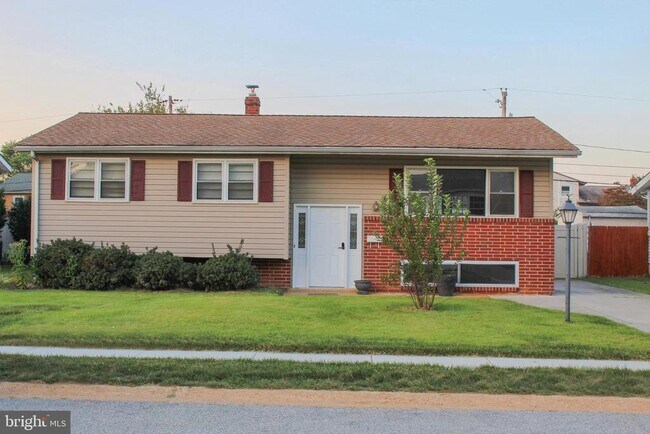 Building Photo - 2122 Elder Dr