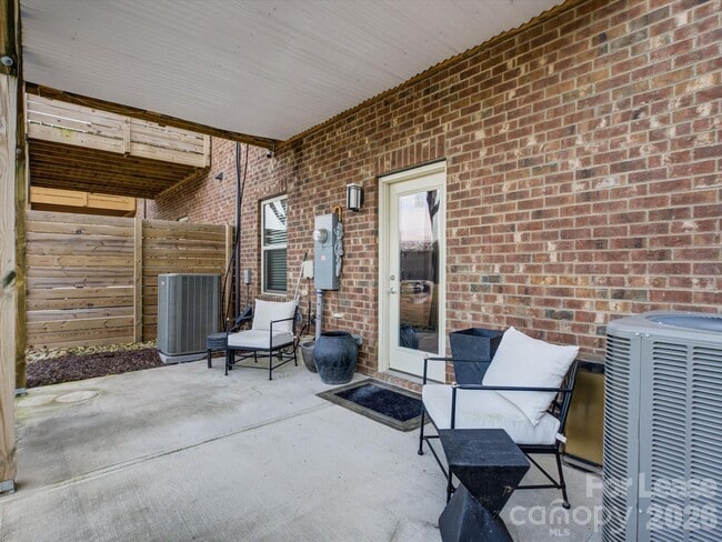 Building Photo - 11015 Stetler St