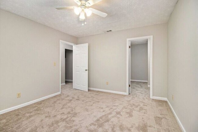 Building Photo - Fully Renovated 3BR/2BA Condo in Decatur!