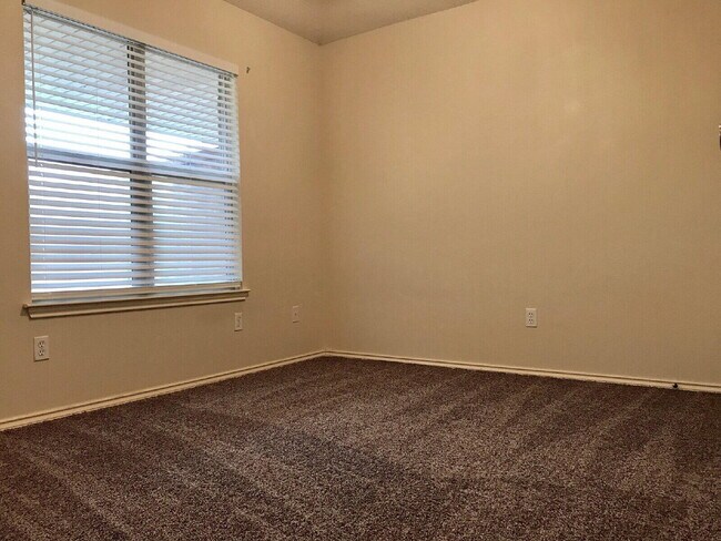 Building Photo - 3211 110th St