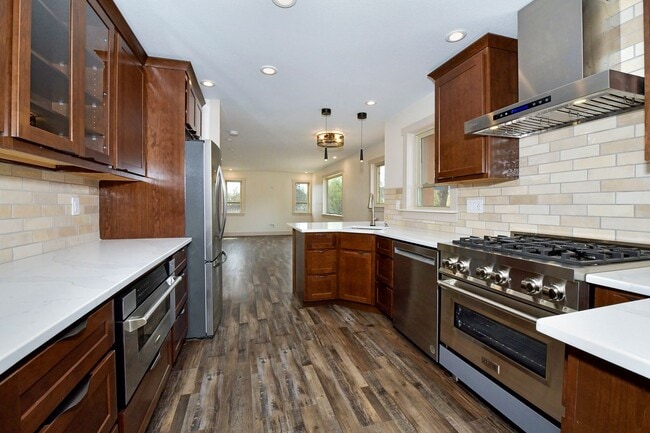 Building Photo - Redstone Cabin featuring Luxury, Convenien...