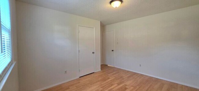 Building Photo - Beautifully Renovated 4BD/1BA Home w/ Finished Basement in Hickory!