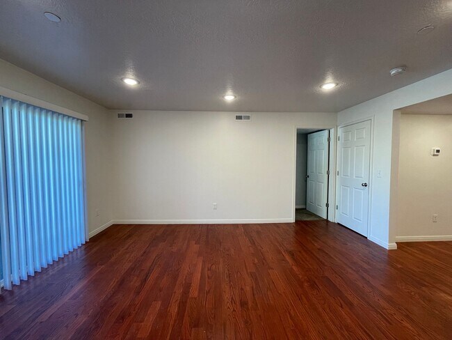 Building Photo - Remodeled 2 Bedroom 2 Bathroom Condo Near BYU
