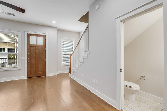 Building Photo - 2520 Bluebonnet Ln