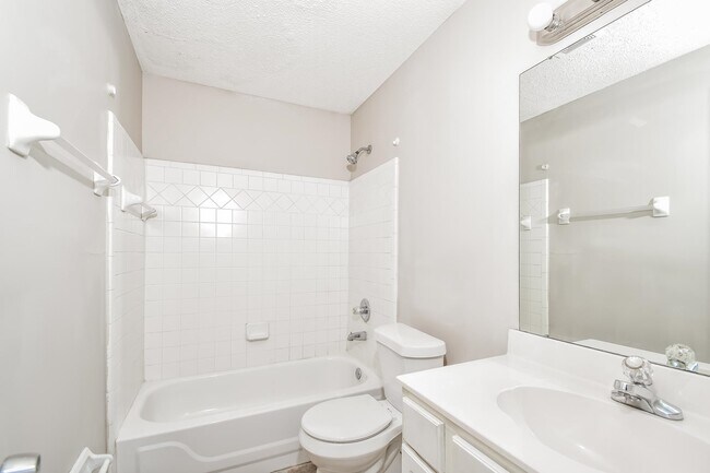 Building Photo - 9254 Tamhaven Dr