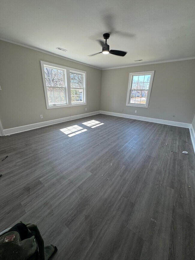 Building Photo - 1200 E Holly St