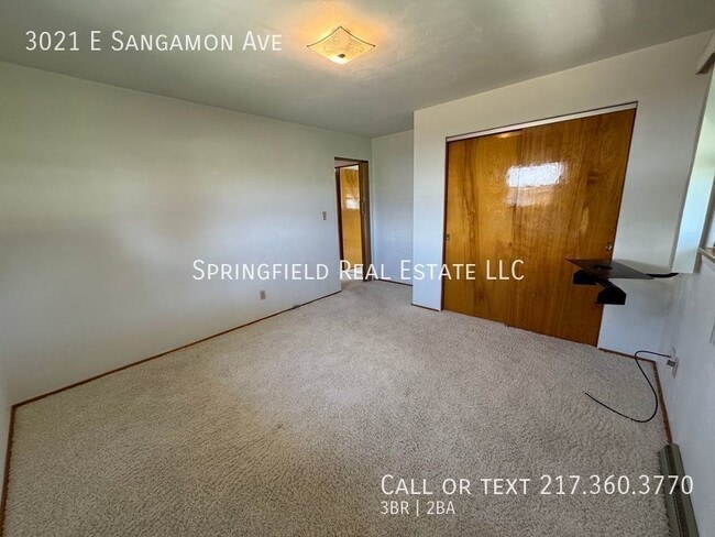 Building Photo - 3021 E Sangamon Ave