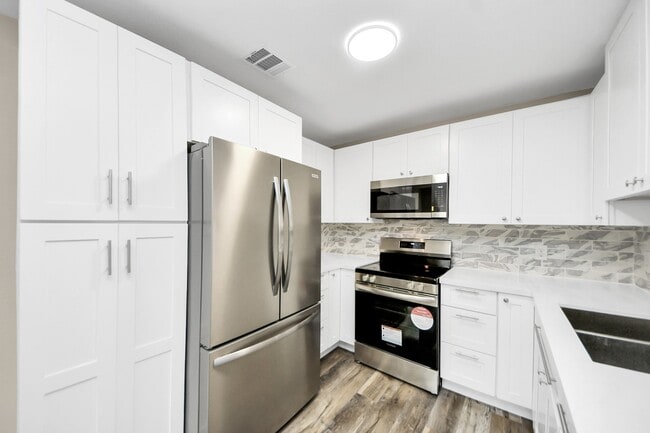 Building Photo - 608 Thomas Ave