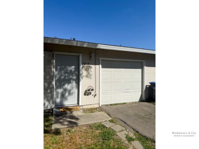 Primary Photo - Spacious 2br/1ba, A/C, LRG. Bedroooms, Private Patio, Garage, New Fridge, NEW Dishwasher!!