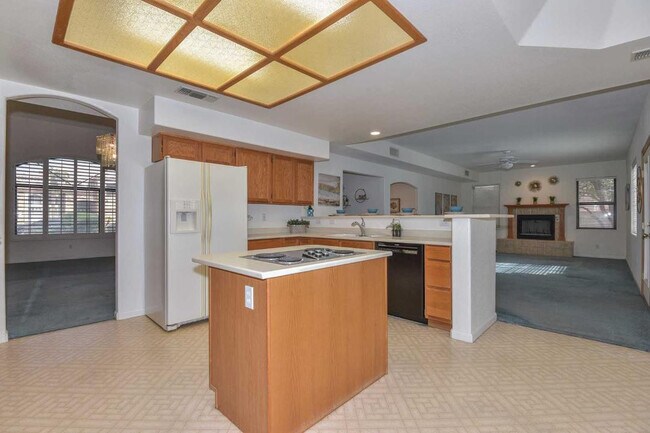 Building Photo - 5413 W Fallen Leaf Ln