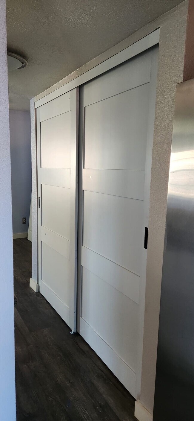 Building Photo - 4866 Milwee St