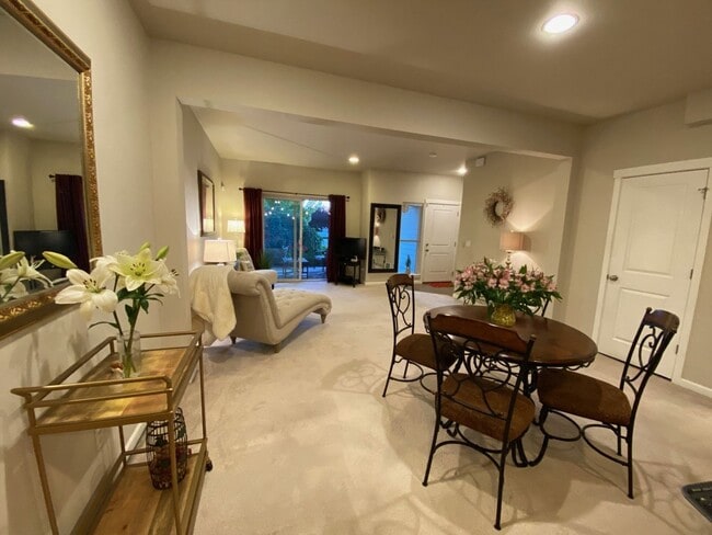 Building Photo - Beautiful Liberty Lake Townhome in Rocky Hill – 2 Bed, 2.5 Bath Available May 1st