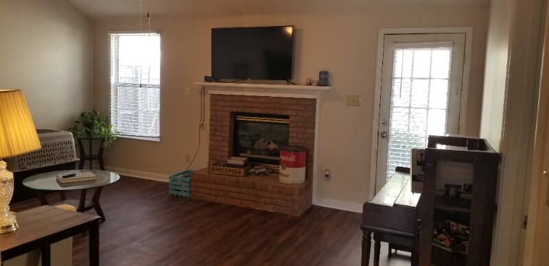 Building Photo - 8023 Chambord Way