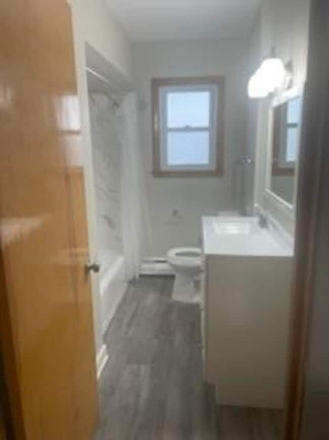 Building Photo - 3 Bedroom in Grayslake