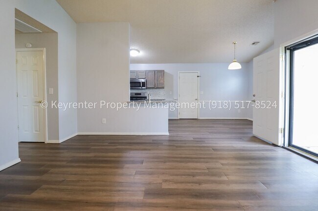 Building Photo - 3 Bed | 2 Bath in Owasso!