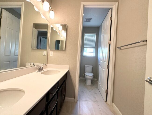 Building Photo - 6025 Palermo Way