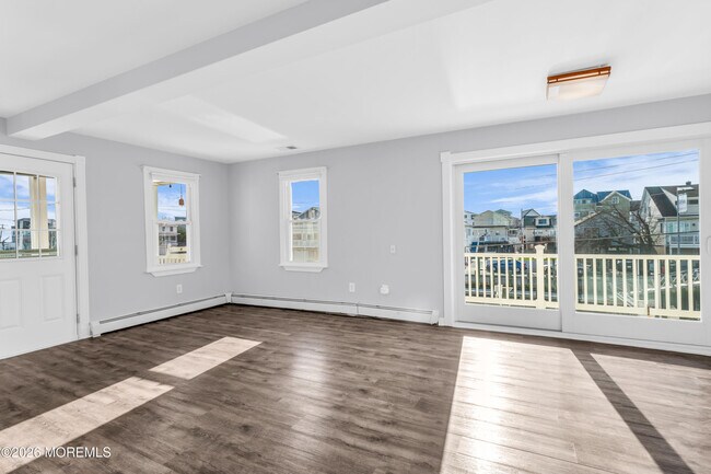 Building Photo - 2 Bedle Pl