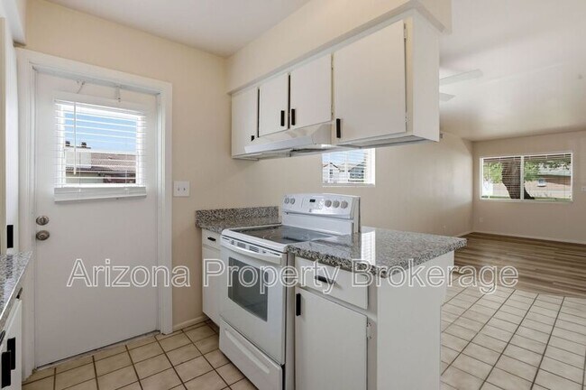 Building Photo - 2323 S College Ave