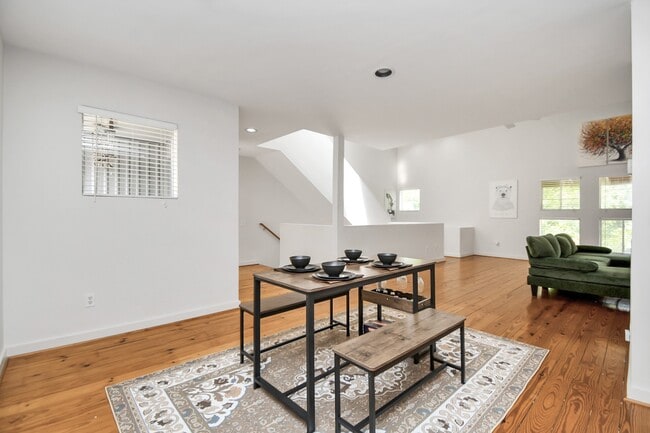 Building Photo - 1806 Drew St