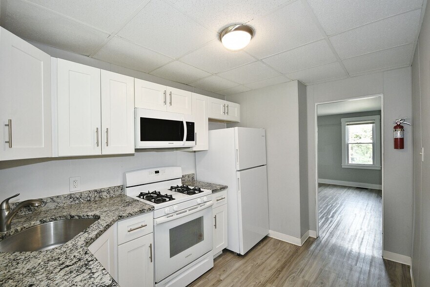 Building Photo - 1037 N 6th St