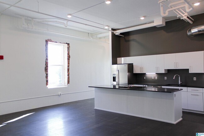 Building Photo - 1620 3rd Ave N