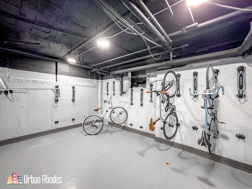 Building Photo - 503 W Belmont Ave