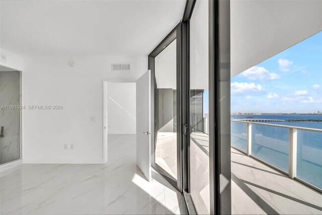 Building Photo - 700 NE 24th St