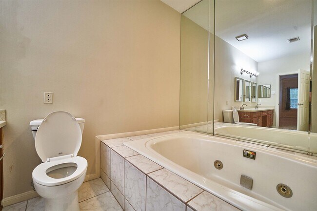 Building Photo - 2816 Holly Hall St