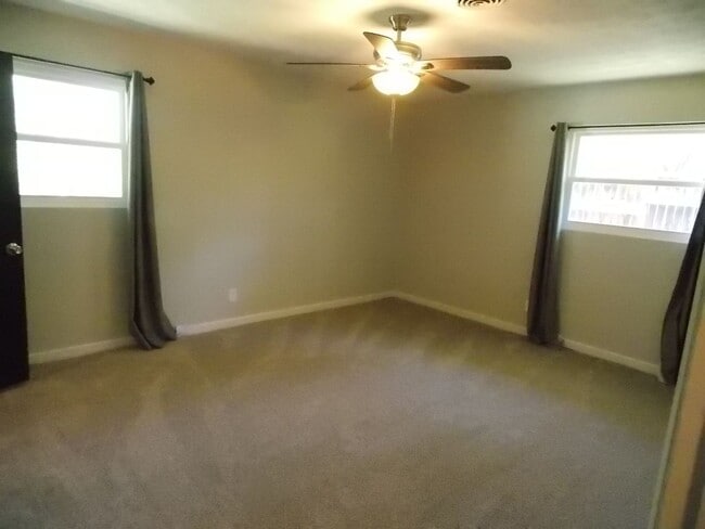Building Photo - North Columbus, 3BR/2BA, Shopping & Close to I-185 to Ft Benning & I-85