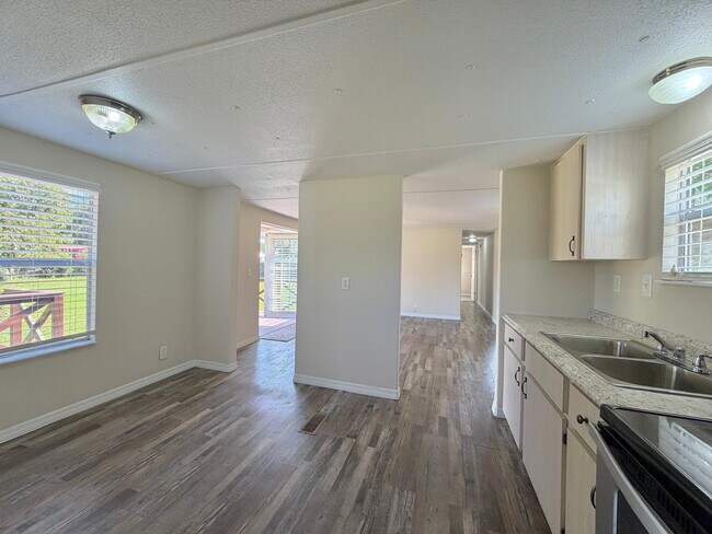 Building Photo - Move-In Ready 2-Bedroom 2 Bath home on One Acre!