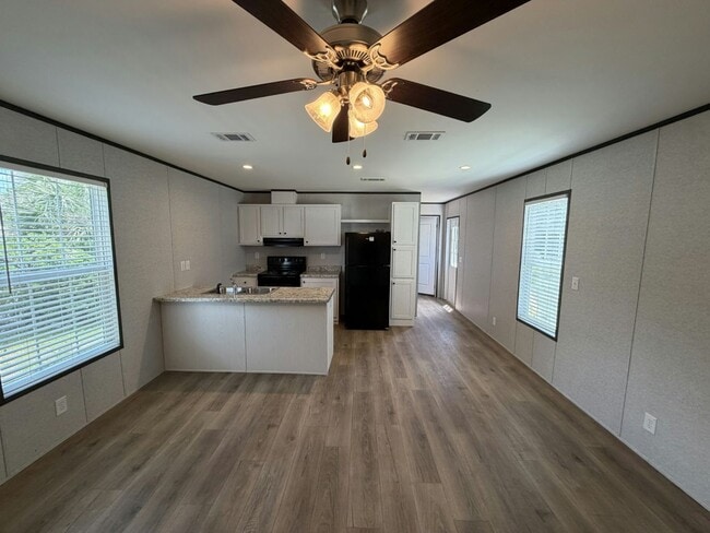 Building Photo - 156 Lakeside Garden Cir