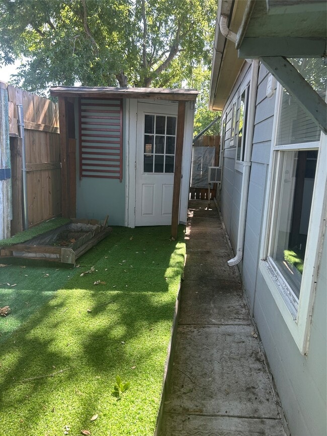 Building Photo - 21102 Rushing Creek Ln