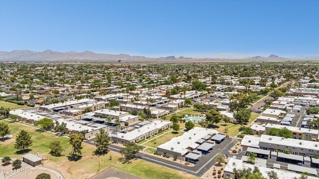 Building Photo - 8141 E Vista Dr
