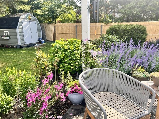 Building Photo - 49 Fanning Ave