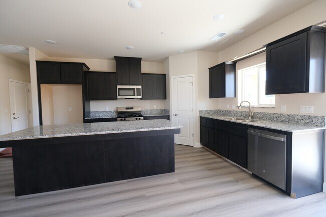 Building Photo - 804 N Palm St