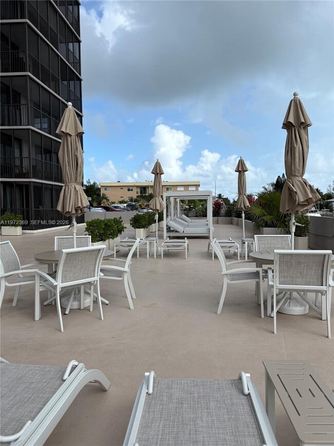 Building Photo - 2500 NE 135th St