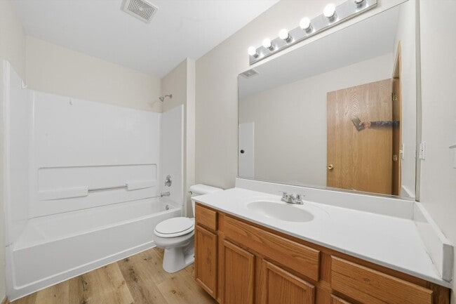 Building Photo - 417 Silverstone Dr