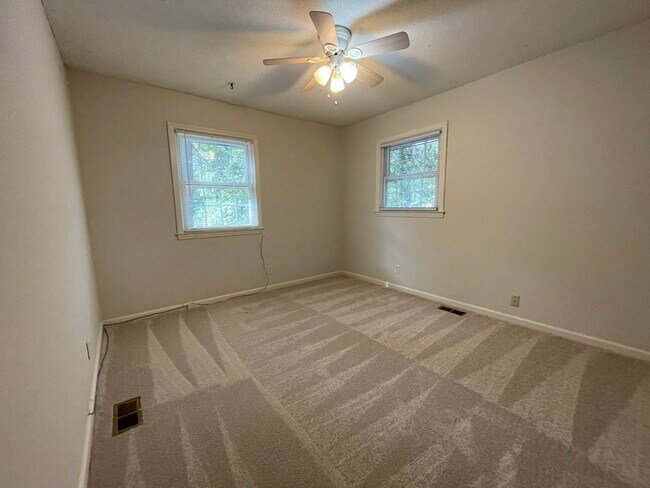 Building Photo - Chapel Hill 4 Br Home For Rent