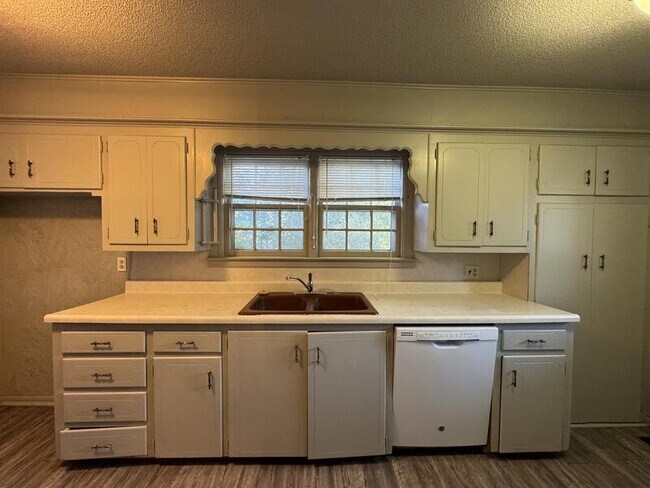 Building Photo - 3212 Ardyce Dr