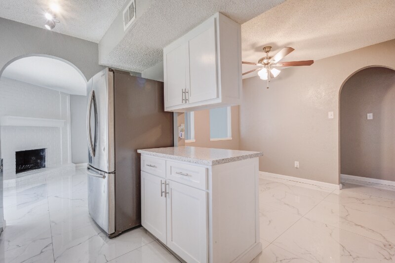 Building Photo - 3501 Green Hill Dr