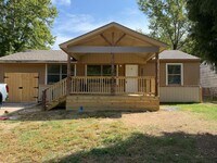 Building Photo - 2461 N Pittsburg Ave