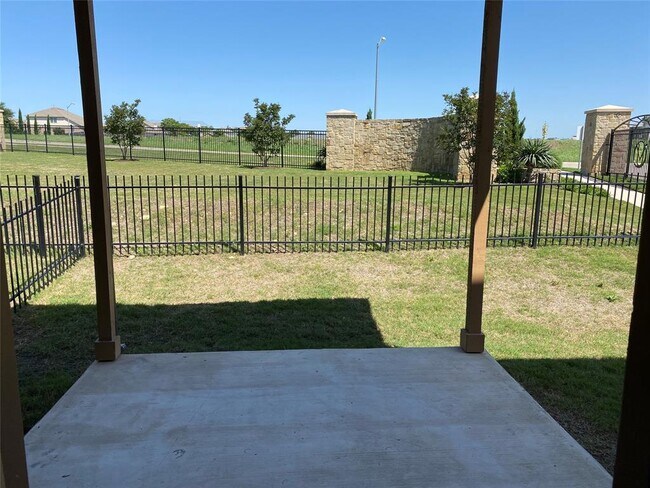 Building Photo - 1001 Zodiac Ln