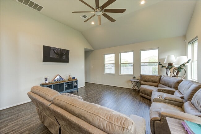 Building Photo - 30434 Butternut Oak Ln