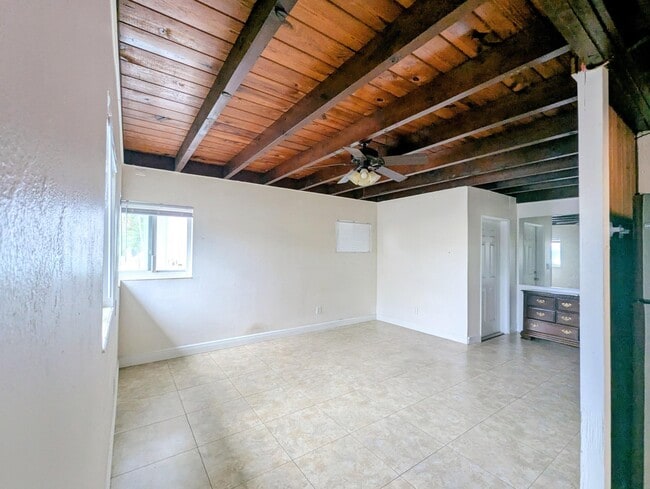 Building Photo - 321 SE 15th Ave