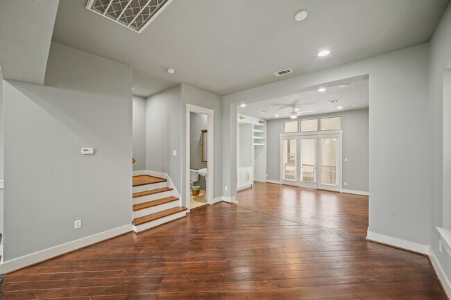 Building Photo - 1813 Dart St