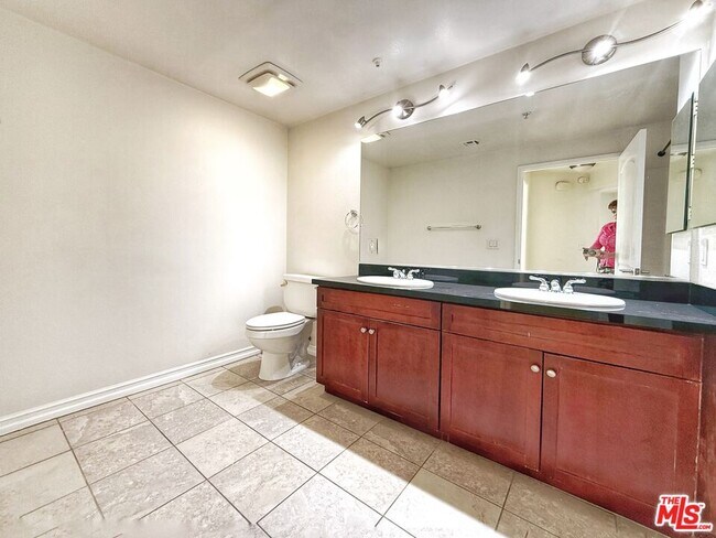 Building Photo - 629 Traction Ave