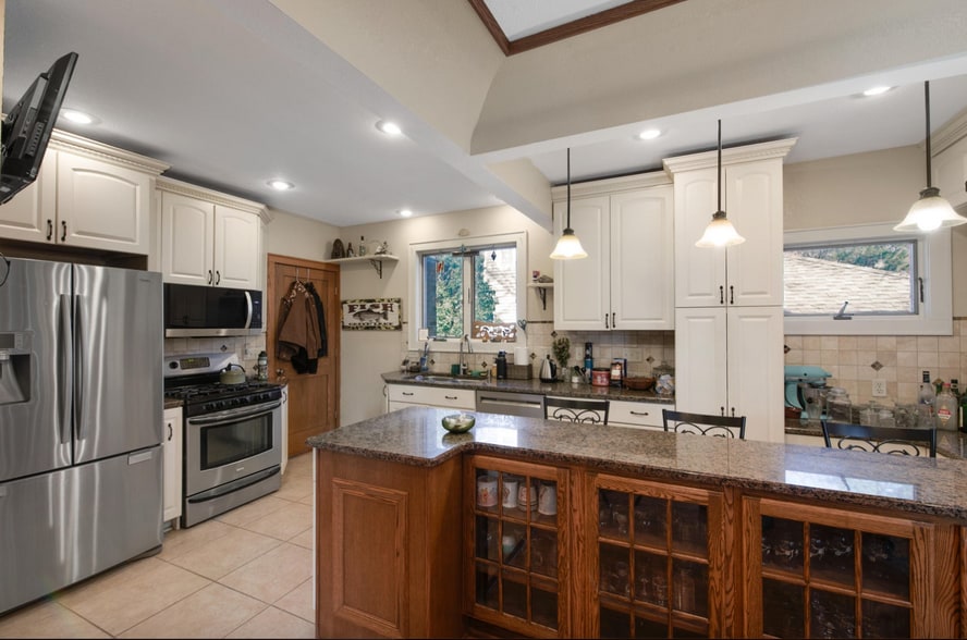 Stainless steel appliances - 6324 W Wells St